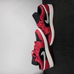 Air Jordan 1 Low (Gs) Size 7Y/women 8.5 553560 061 Preowned